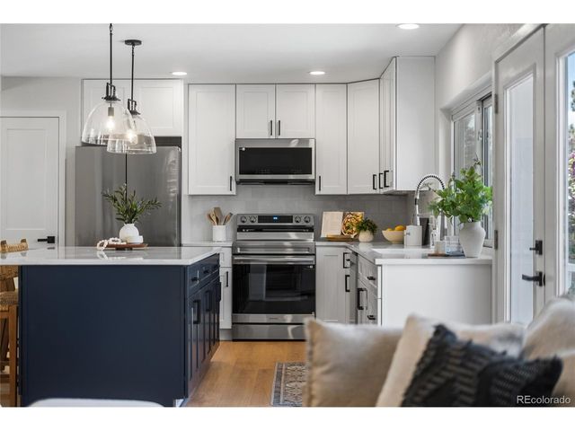 7570 S Rosemary Cir, Centennial, CO 80112