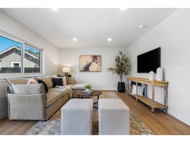 7570 S Rosemary Cir, Centennial, CO 80112