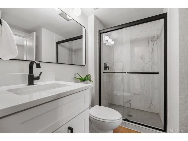 7570 S Rosemary Cir, Centennial, CO 80112