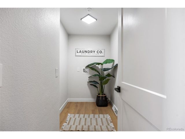 7570 S Rosemary Cir, Centennial, CO 80112