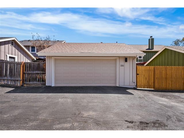 7570 S Rosemary Cir, Centennial, CO 80112
