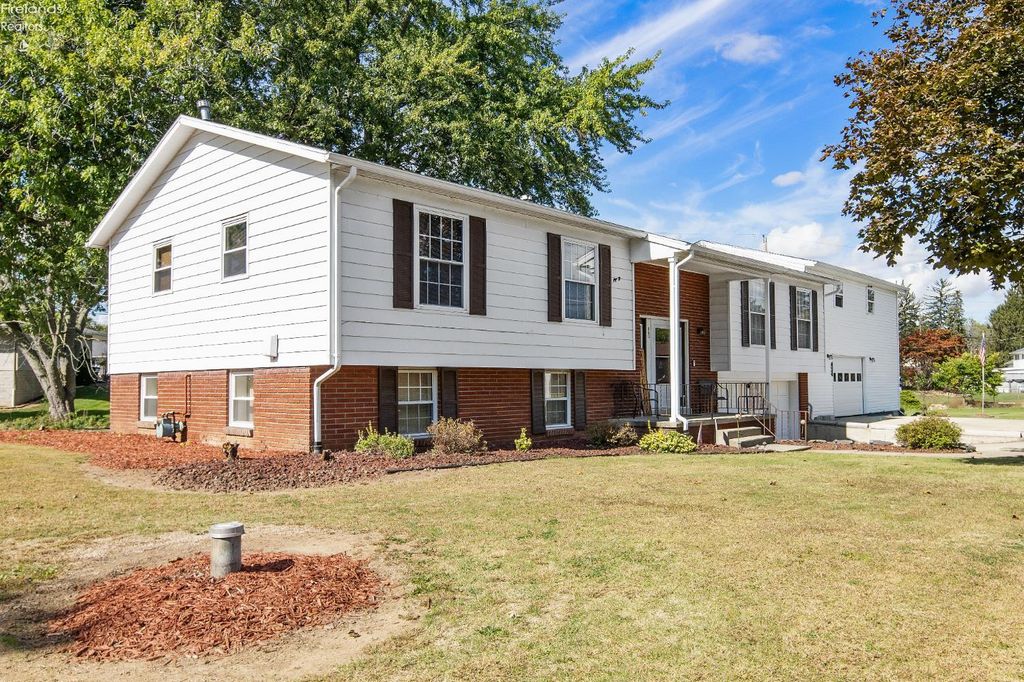 880 Cleveland Avenue, Fremont, OH 43420