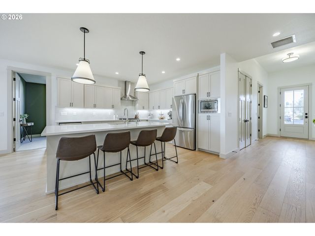 32767 COBURG CREEK Dr, Coburg, OR 97408