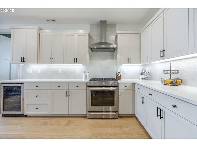 32767 COBURG CREEK Dr, Coburg, OR 97408