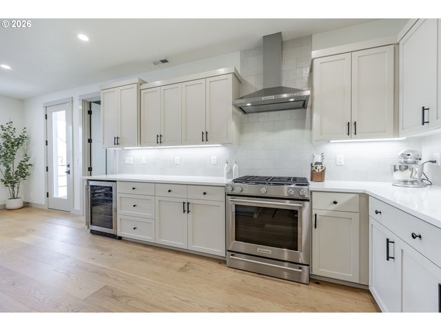 32767 COBURG CREEK Dr, Coburg, OR 97408