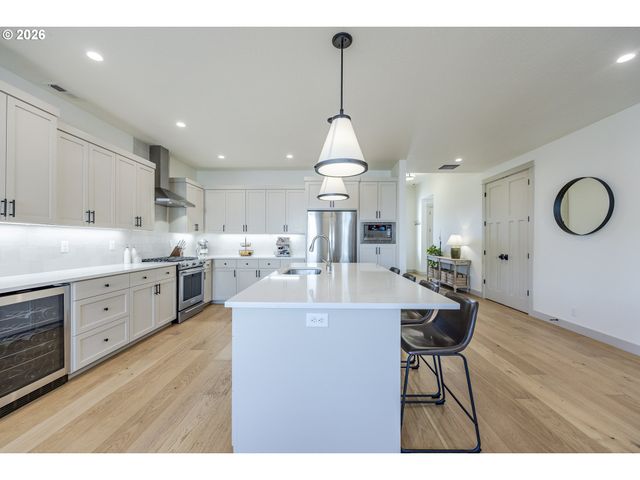 32767 COBURG CREEK Dr, Coburg, OR 97408