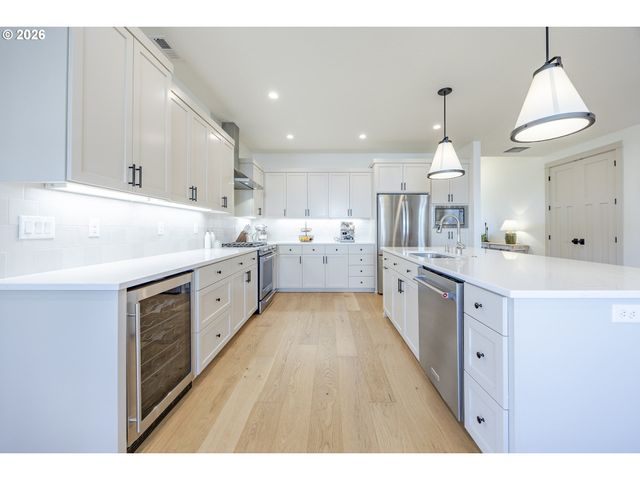 32767 COBURG CREEK Dr, Coburg, OR 97408