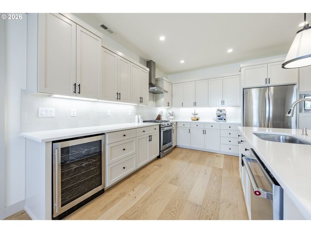 32767 COBURG CREEK Dr, Coburg, OR 97408