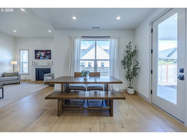 32767 COBURG CREEK Dr, Coburg, OR 97408