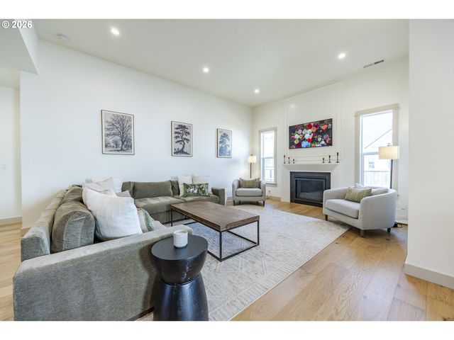 32767 COBURG CREEK Dr, Coburg, OR 97408