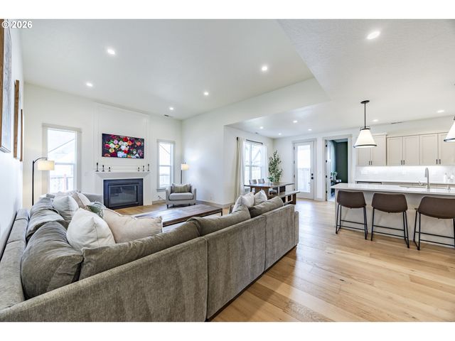 32767 COBURG CREEK Dr, Coburg, OR 97408