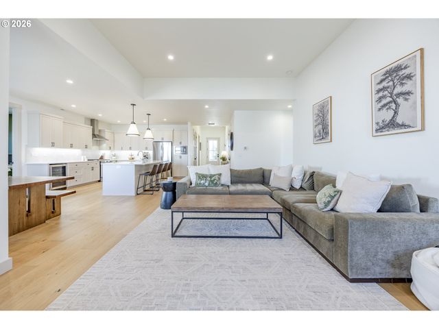 32767 COBURG CREEK Dr, Coburg, OR 97408