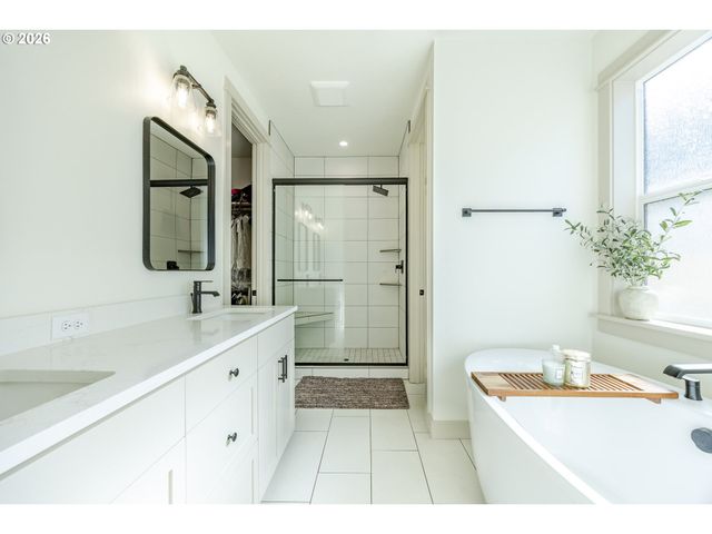 32767 COBURG CREEK Dr, Coburg, OR 97408