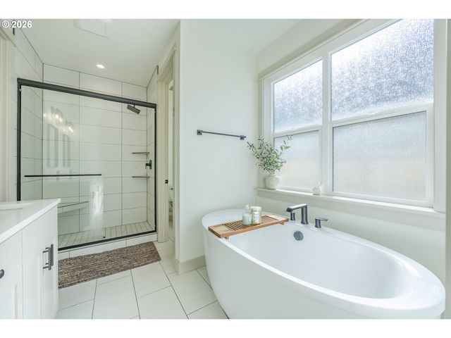 32767 COBURG CREEK Dr, Coburg, OR 97408