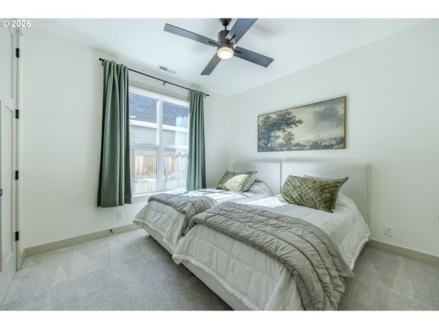 32767 COBURG CREEK Dr, Coburg, OR 97408