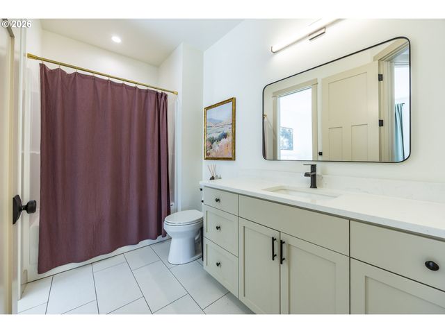 32767 COBURG CREEK Dr, Coburg, OR 97408