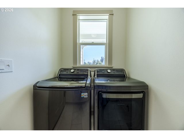 32767 COBURG CREEK Dr, Coburg, OR 97408