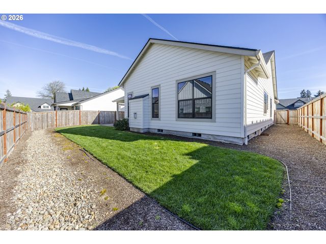 32767 COBURG CREEK Dr, Coburg, OR 97408