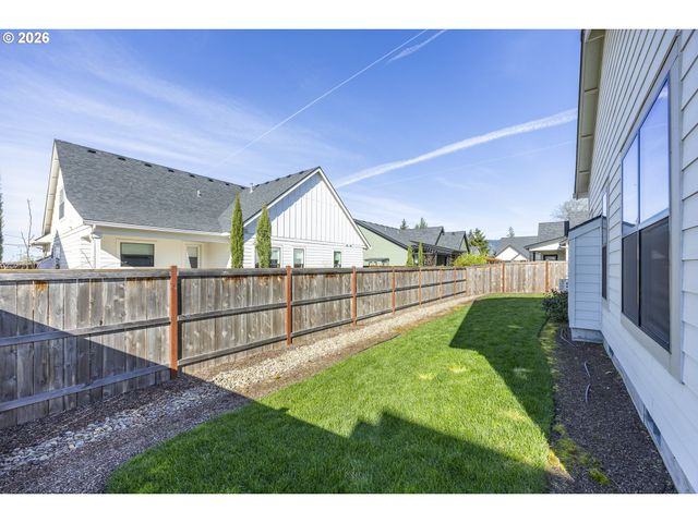 32767 COBURG CREEK Dr, Coburg, OR 97408