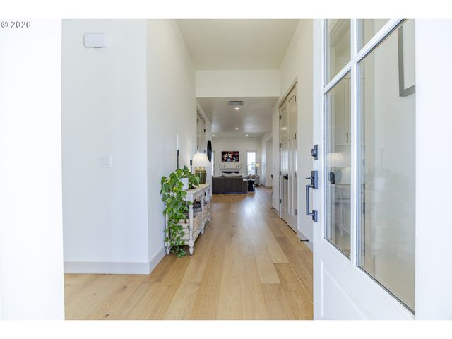 32767 COBURG CREEK Dr, Coburg, OR 97408