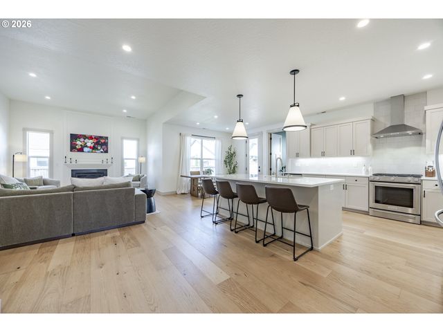 32767 COBURG CREEK Dr, Coburg, OR 97408