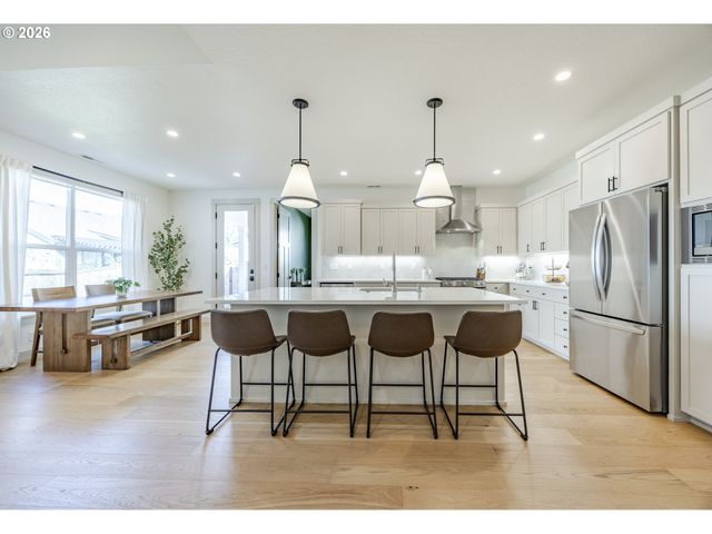 32767 COBURG CREEK Dr, Coburg, OR 97408