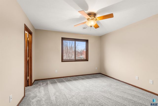 115 Emmett Trl, Harrisburg, SD 57032