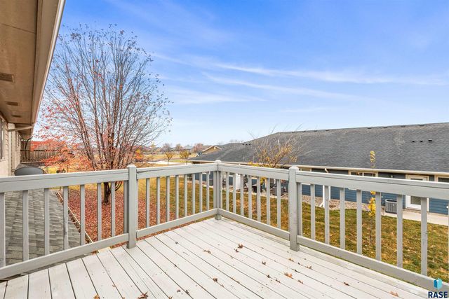 115 Emmett Trl, Harrisburg, SD 57032