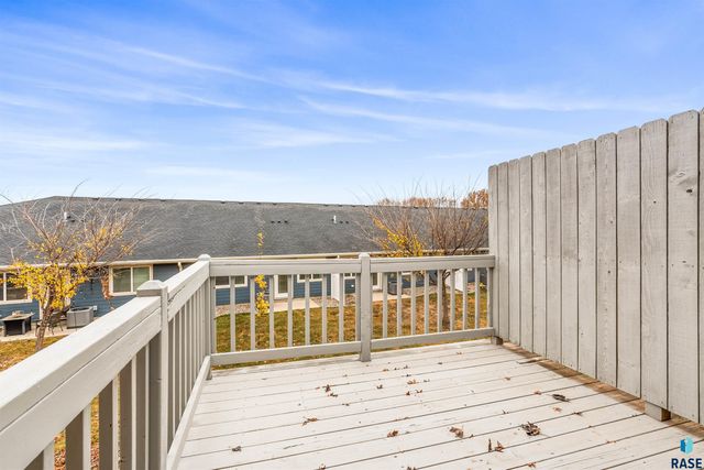 115 Emmett Trl, Harrisburg, SD 57032
