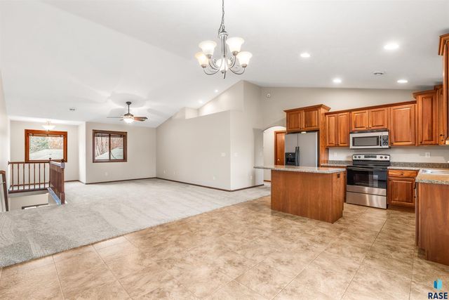 115 Emmett Trl, Harrisburg, SD 57032