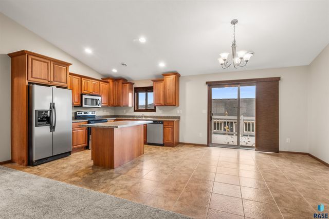 115 Emmett Trl, Harrisburg, SD 57032