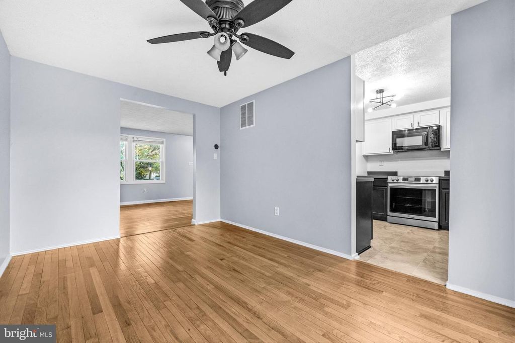 Image 10 of property listing at 8041 BOSLEY CT, Glen Burnie, MD 21061