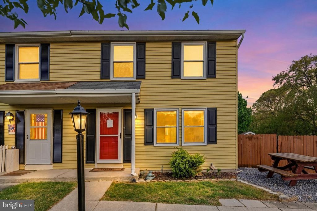 Image 2 of property listing at 8041 BOSLEY CT, Glen Burnie, MD 21061