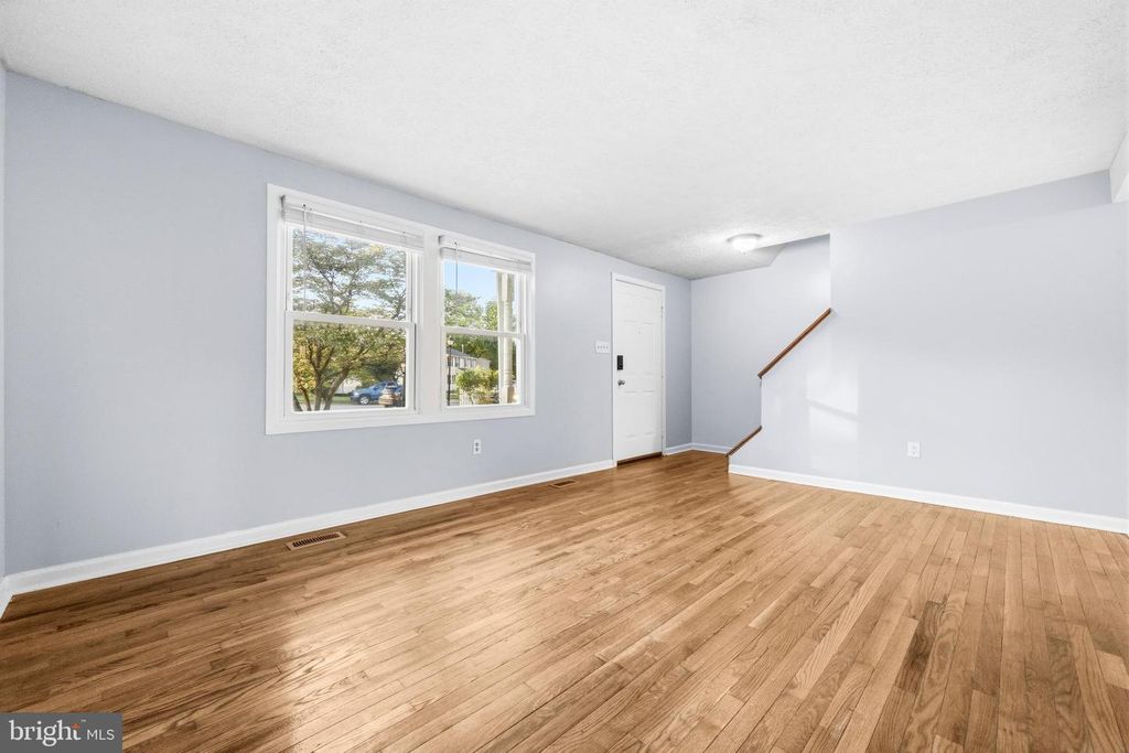 Image 4 of property listing at 8041 BOSLEY CT, Glen Burnie, MD 21061