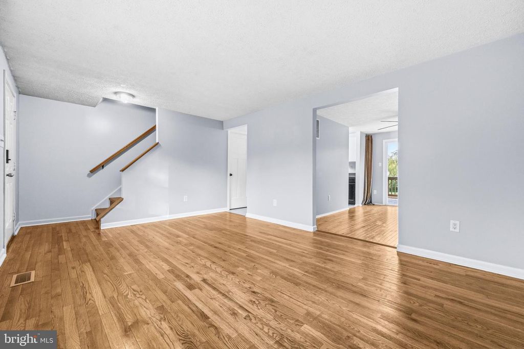 Image 8 of property listing at 8041 BOSLEY CT, Glen Burnie, MD 21061