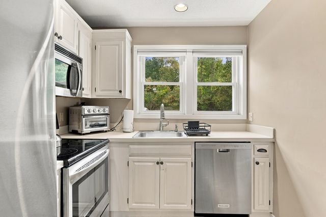 52 Pickman Rd 3B, Salem, MA 01970