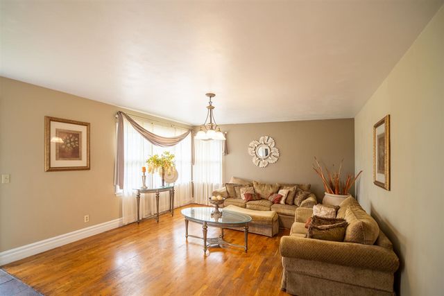 1355 W Broadway Avenue, Muskegon, MI 49441