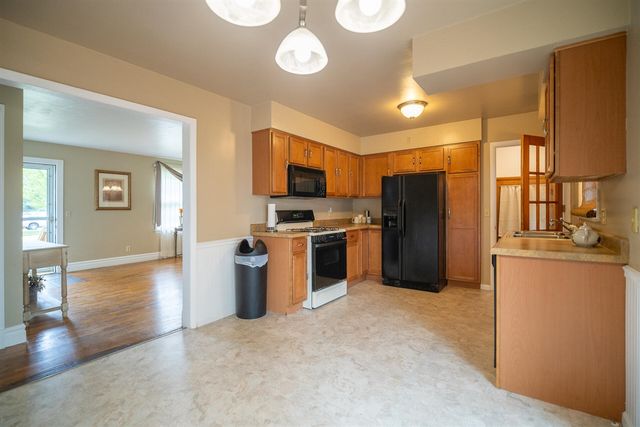 1355 W Broadway Avenue, Muskegon, MI 49441