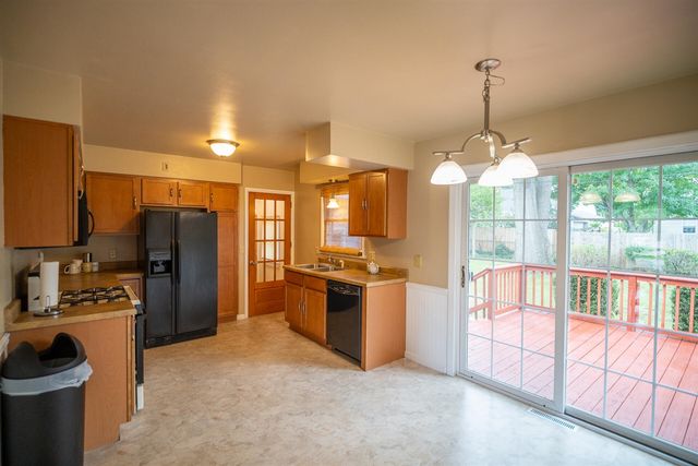1355 W Broadway Avenue, Muskegon, MI 49441