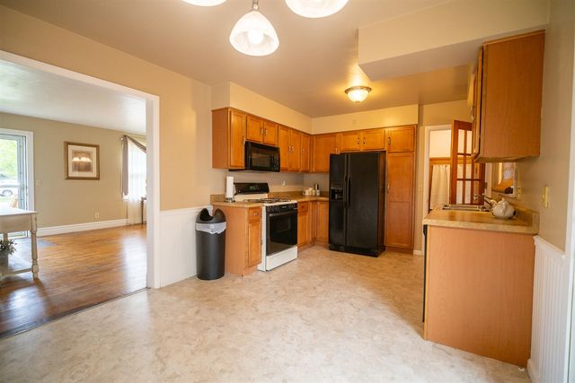 1355 W Broadway Avenue, Muskegon, MI 49441