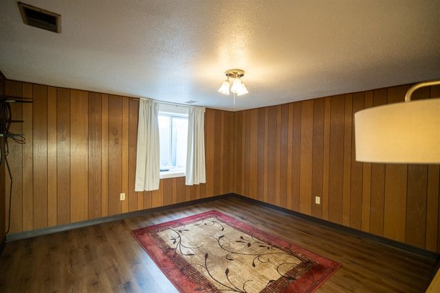 1355 W Broadway Avenue, Muskegon, MI 49441