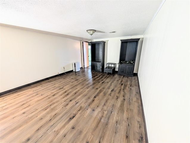 1355 W Broadway Avenue, Muskegon, MI 49441