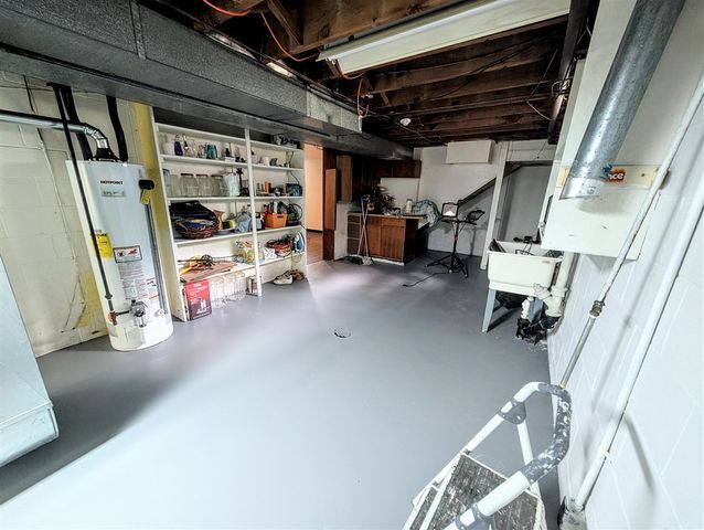 1355 W Broadway Avenue, Muskegon, MI 49441