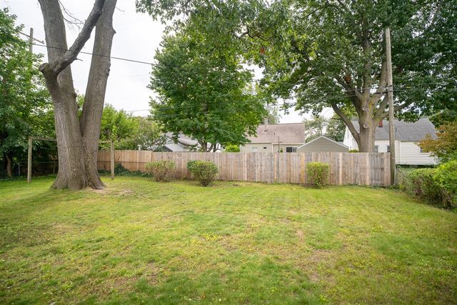 1355 W Broadway Avenue, Muskegon, MI 49441