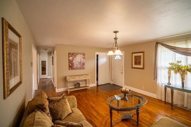 1355 W Broadway Avenue, Muskegon, MI 49441
