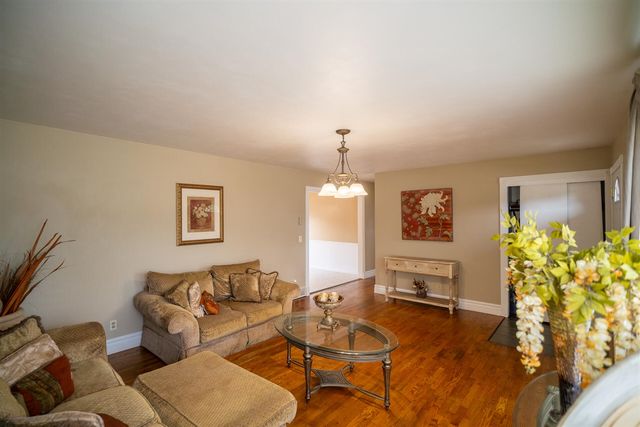 1355 W Broadway Avenue, Muskegon, MI 49441