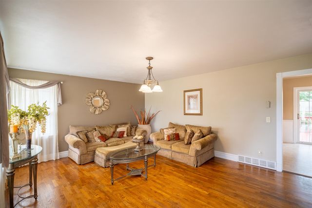 1355 W Broadway Avenue, Muskegon, MI 49441