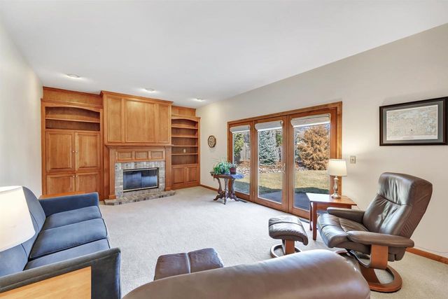 1460 WOODMONT WAY, Ashwaubenon, WI 54313