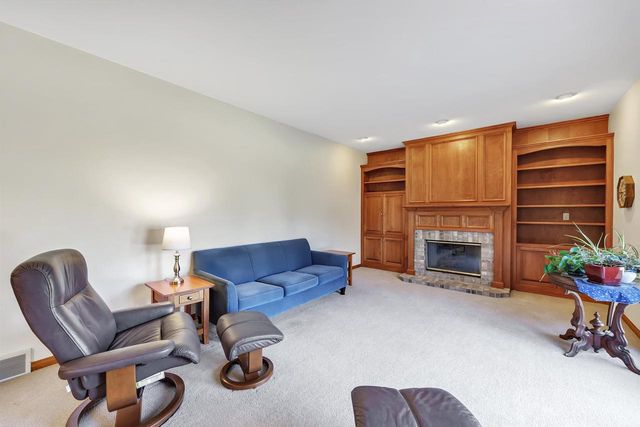 1460 WOODMONT WAY, Ashwaubenon, WI 54313