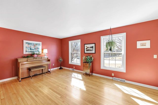 1460 WOODMONT WAY, Ashwaubenon, WI 54313